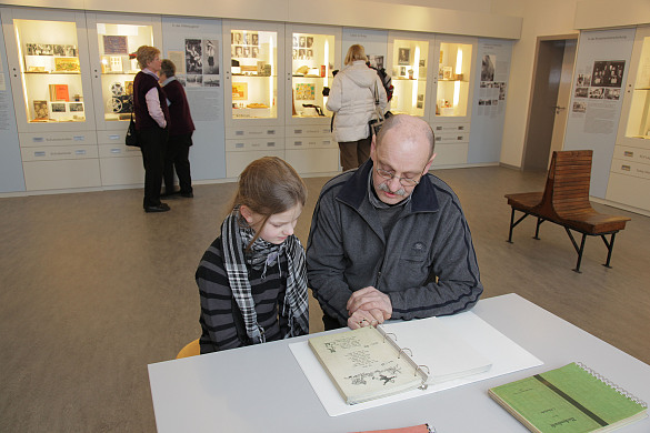 Schulgeschichte verbindet